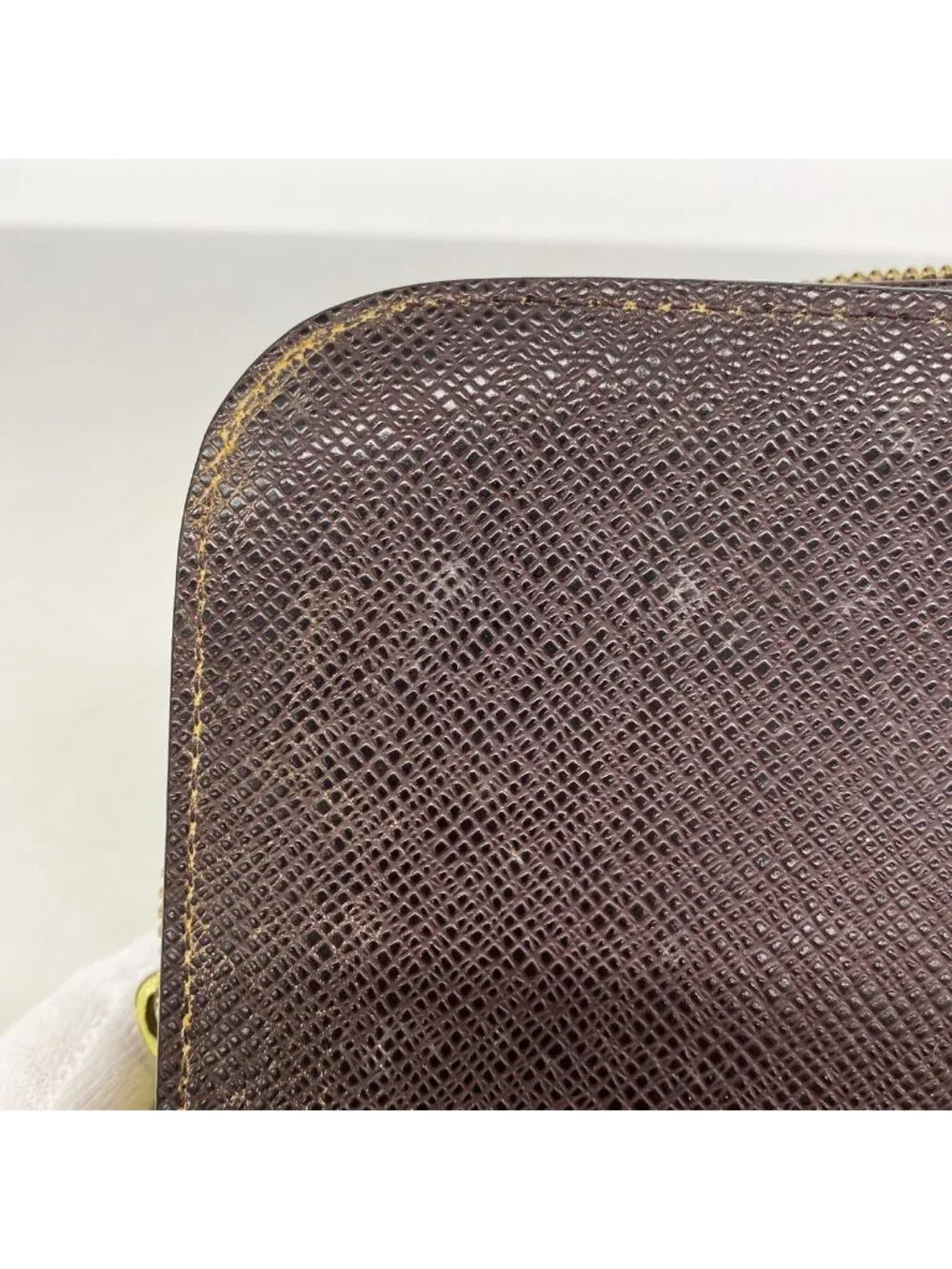Louis Vuitton Clutch Taiga Baikal Acajou